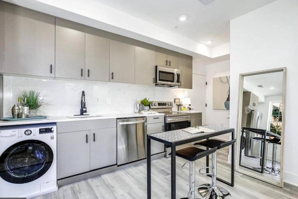 Lux Capitol Hill Vacation Home, In-House Services Washington Exterior photo