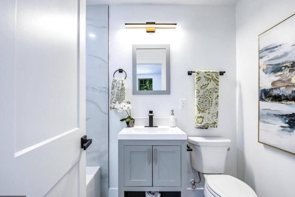Lux Capitol Hill Vacation Home, In-House Services Washington Exterior photo